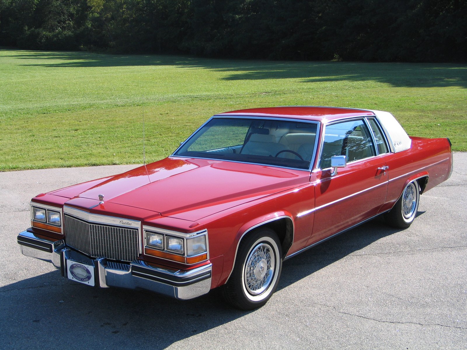 cadillac-deville-1982-9-3250050225.jpg